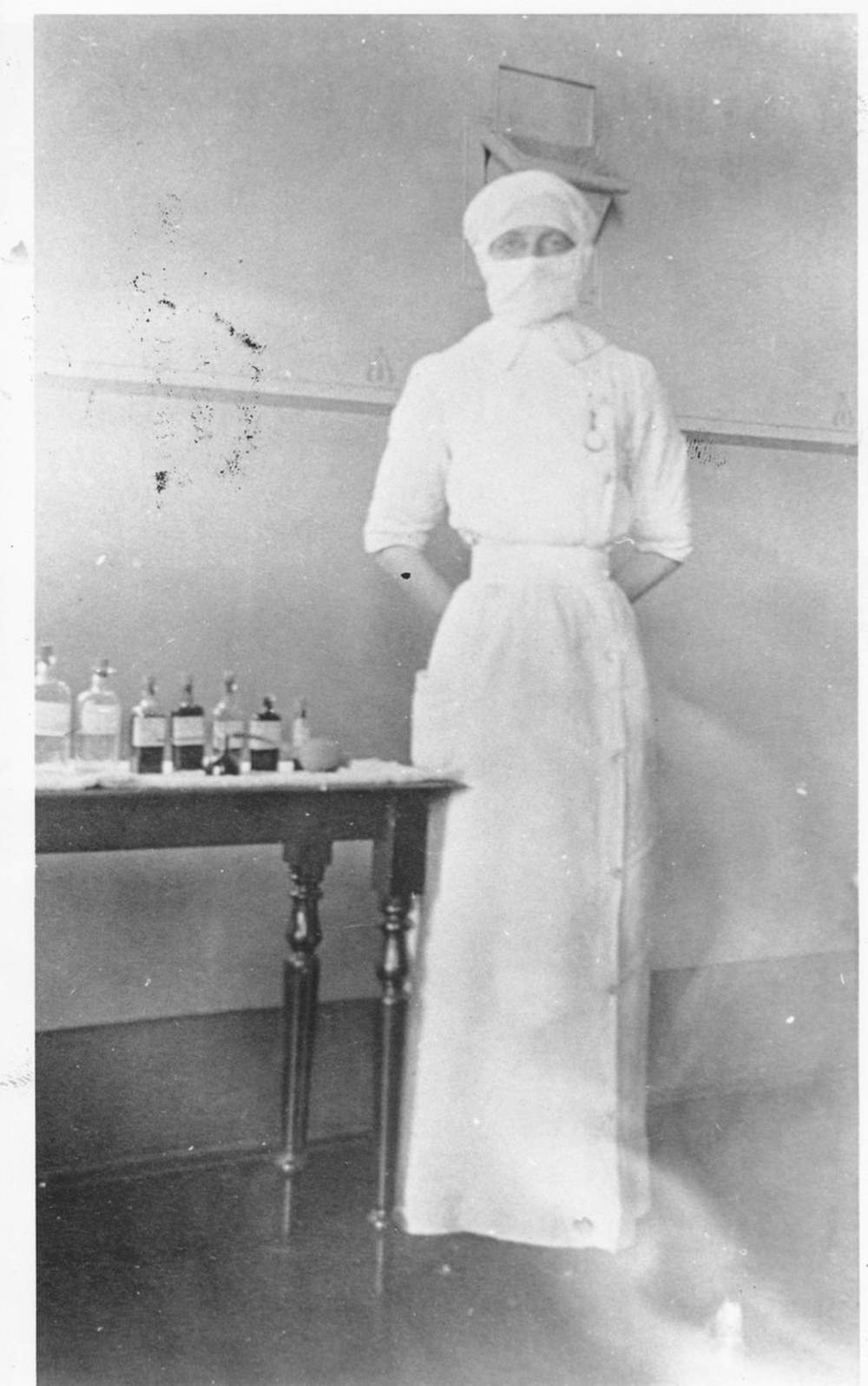 Sister Sarah Waters 1915, during a meningitis epidemic. Alfred Hospital Nurses League collection, reproduced with permission.