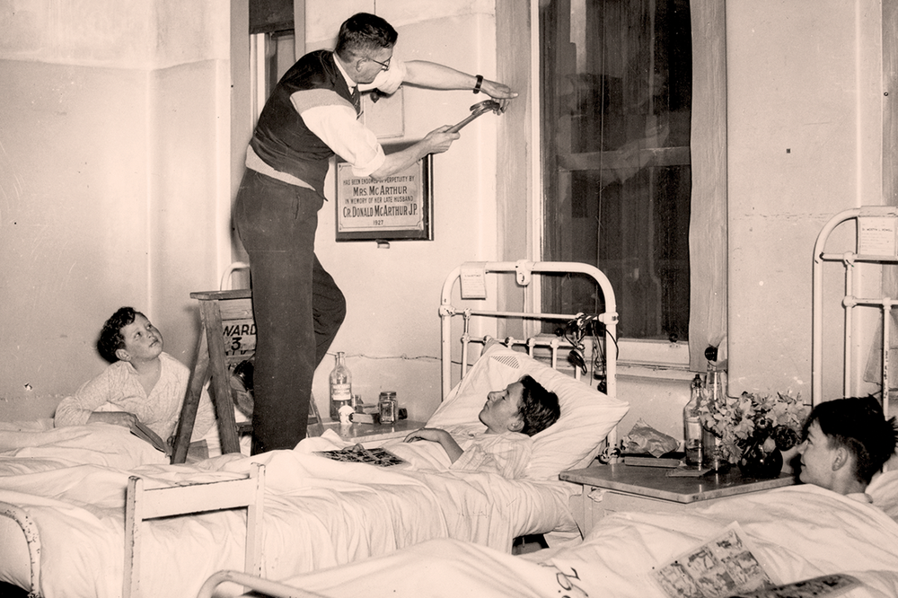 Blackout preparations in Melbourne during World War II – Prince Henry’s hospital being prepared – c1941